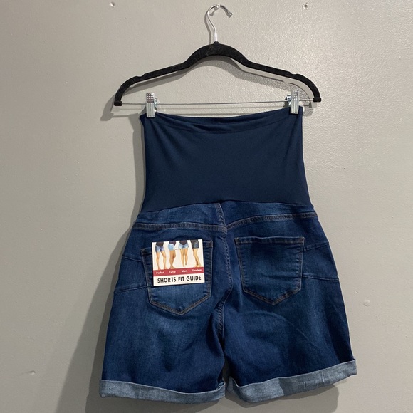 S.O.N.G Maternity Curvy Shorts Size Medium - Picture 5 of 6